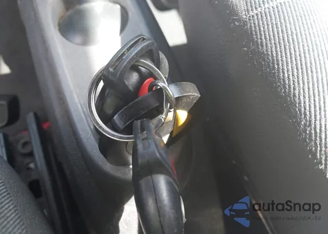 2010 Smart Fortwo Passion/Pure z USA, uszkodzony, nr VIN WMEEJ3BA6AK375375